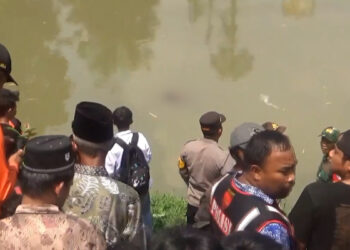 Mayat Pemuda Mengapung di Sungai Gegerkan Warga Jombang
