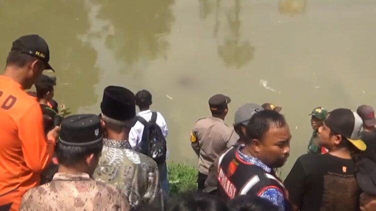 Mayat Pemuda Mengapung di Sungai Gegerkan Warga Jombang