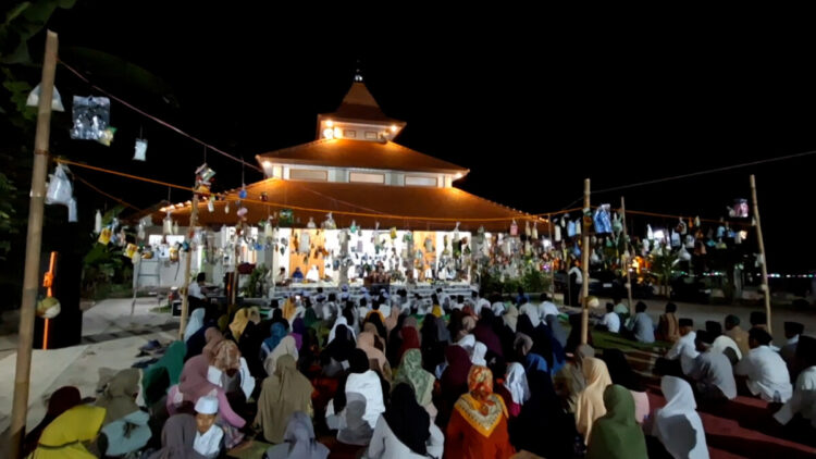 Peringatan Maulid Nabi di Masjid Al Hasan Desa Dolopo Berlangsung Meriah dan Unik