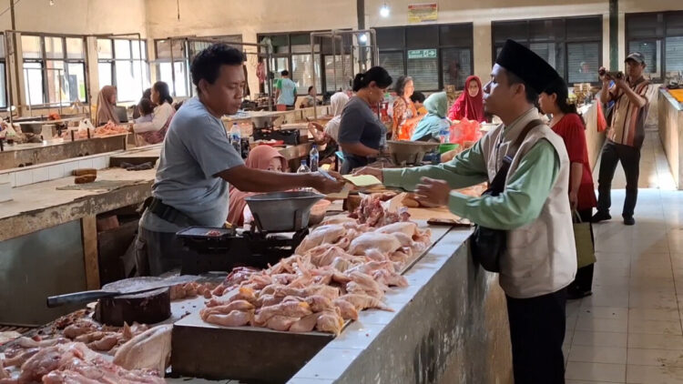 Harga Daging Ayam Potong Melonjak Tajam