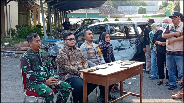 Kantor Pemkab dan DPRD Kediri Ludes Terbakar, 123 Orang Diamankan Polisi