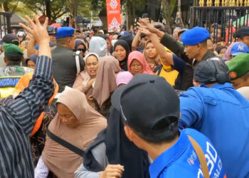 Sejumlah Warga Terinjak Saat Berebut Bibit Tanaman di Puncak Hari Jadi Trenggalek