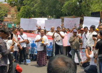 Gelar Unjuk Rasa Ratusan Warga Tulungagung Sampaikan Sejumlah Tuntutan