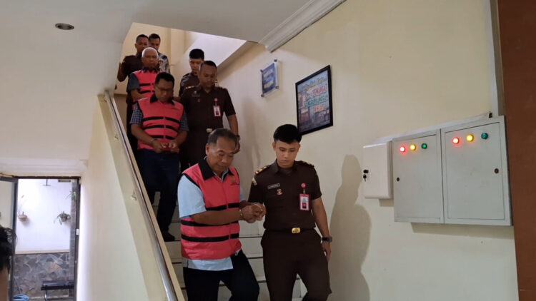 Kejari Tulungagung Tahan Empat Tersangka Korupsi Termasuk Kades dan Eks Pejabat RSUD