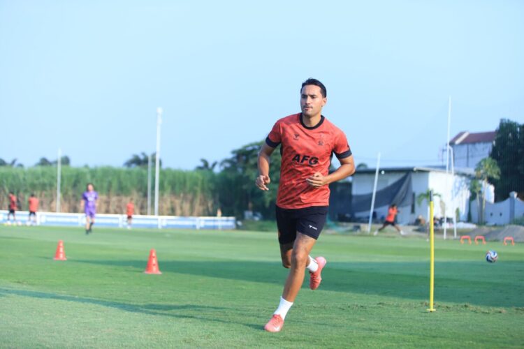 Sembuh Dari Cedera, Ezra Walian Siap Tempur Melawan Persijap