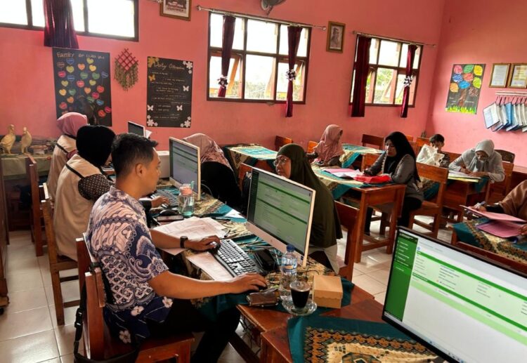 Disdukcapil dan Dinas Pendidikan Kabupaten Kediri Percepat Penerbitan Akta Kelahiran Bagi Siswa SD