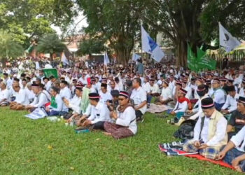 Ribuan Alumni Santri Lirboyo Istighosah di Halaman Kantor Pemkab Kediri