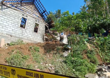 Tebing Longsor Sebabkan Satu Rumah Tertimbun