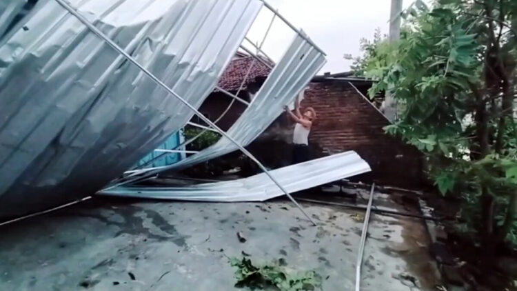 Angin Kencang Rusak 14 Rumah di Nganjuk