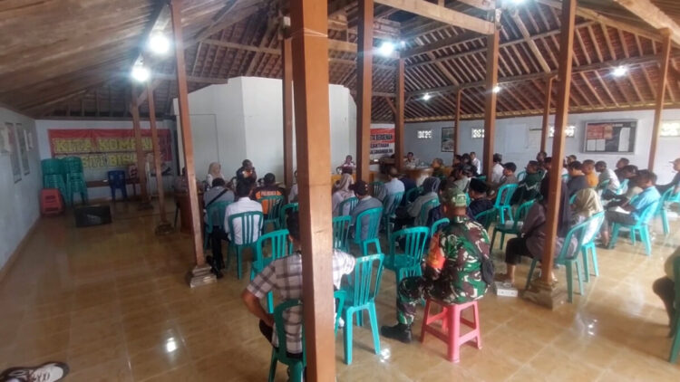 Warga Sanan Kulon Protes Tolak Penutupan Jalan Pelintasan Kereta Api