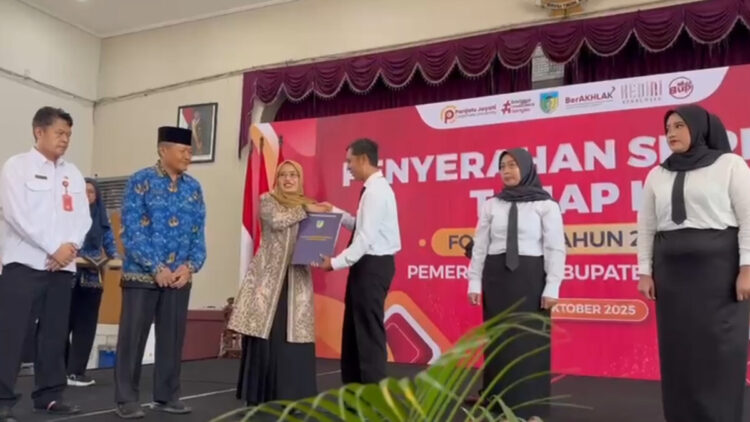 Wakil Bupati Kediri Serahkan SK PPPK Tahap Dua