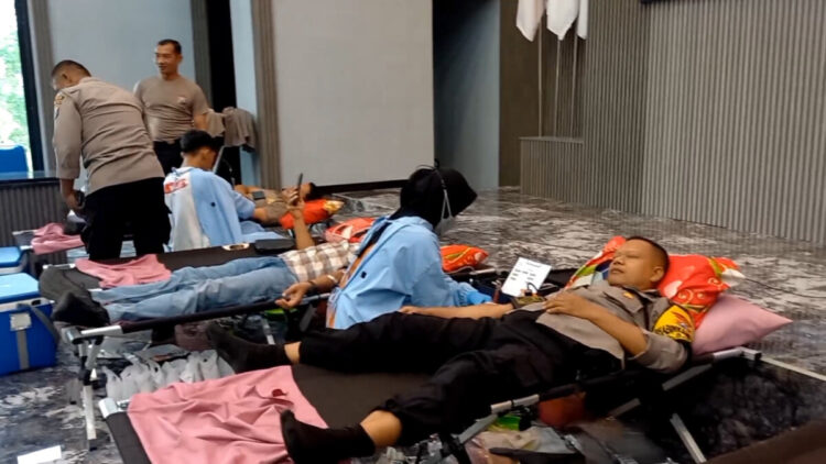 HUT Humas Polri Ke-74,  Polres Trenggalek Gelar Donor Darah dan Vaksinasi Influenza