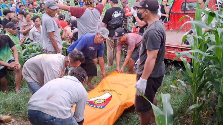 Penemuan Jenazah Di Dalam Sumur Damkar Tulungagung Lakukan Evakuasi