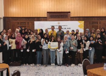 HUT ke-61, Partai Golkar Kota Blitar Berikan Beasiswa bagi Karyawan Perusahaan