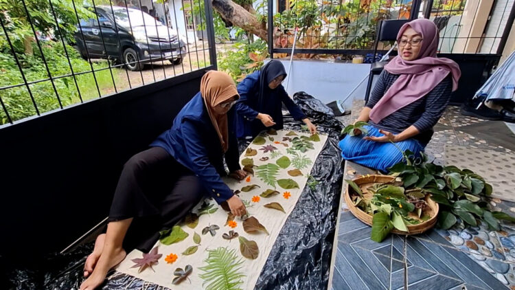 Ibu Rumah Tangga di Kediri Sukses Menembus Pasar Ekspor Lewat Kain Eco Print