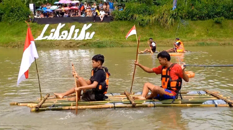 Balap Gethek Perdana Meriahkan Likaliku Festival Sungai Trenggalek