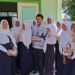 Siswa SMPN 2 Ngasem Beri Hadiah Untuk Guru Sebagai Ungkapan Terimakasih di Hari Guru Nasional