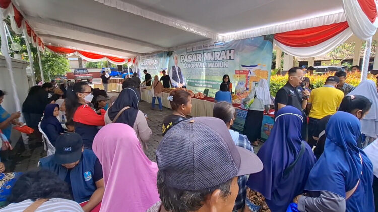 Pasar Murah HUT Provinsi Jatim Diserbu Ratusan Warga