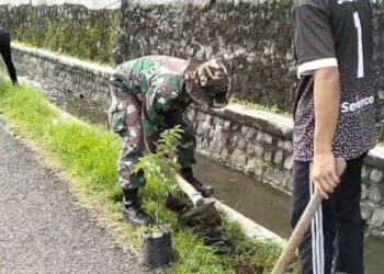 Koramil Pesantren dan Dewan Kebudayaan Daerah Kota Kediri Adakan Karya Bhakti Penanaman 100 Pohon Asem