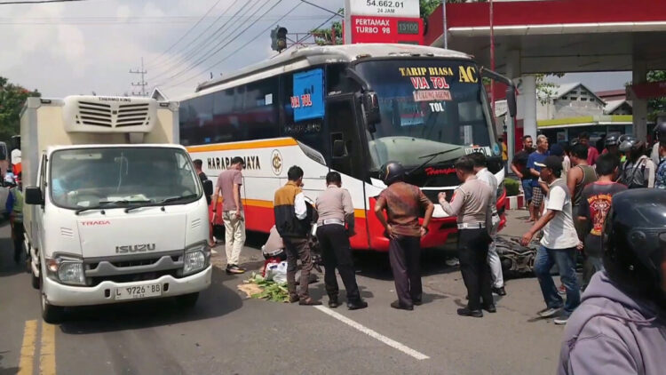 Kecelakaan Maut Bus Harapan Jaya Tabrak Dua Motor, Dua Pengendara Tewas di Tempat