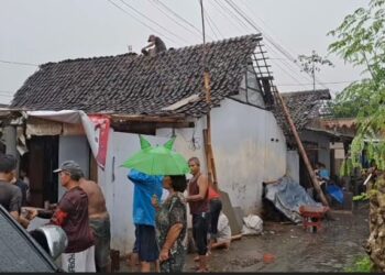 Angin Puting Beliung Rusak Puluhan Rumah di Tulungagung