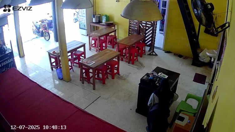 Warung Lalapan Di Kota Blitar Disatroni Maling Pencurian Terekam CCTV