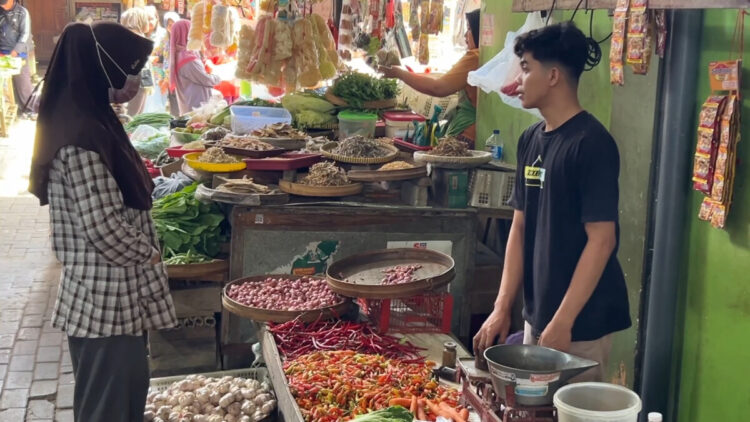 Jelang Nataru, Harga Bahan Pokok di Pasar Basah Trenggalek Berfluktuasi