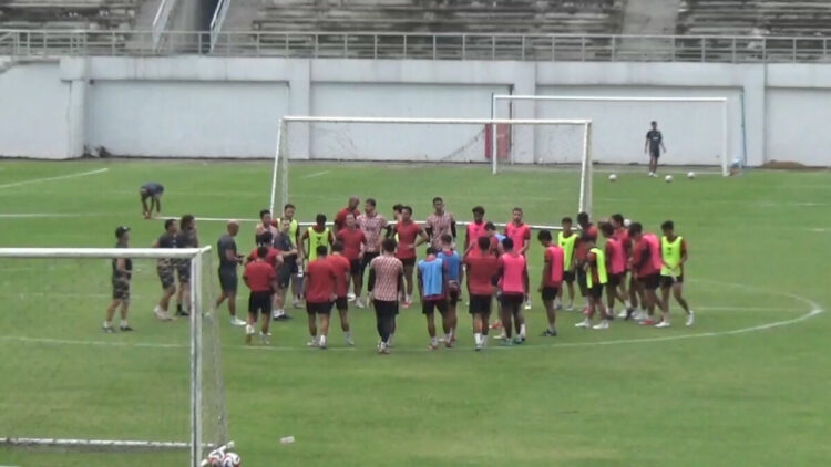 Manajemen Persik Optimis Marcos Reina Bisa Beradaptasi Dengan Cepat