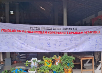 Warga Desa Jarakan Tolak Rencana Pembangunan Gedung KMP di Lapangan Desa