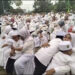 Isak Tangis Pecah, Ratusan Siswa di Kediri Sungkem dan Basuh Kaki Orang Tua