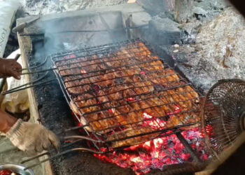 Berburu Kuliner Laut di Pantai Serang