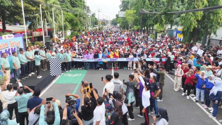 Jalan Sehat Bersama LKK, Mbak Wali Hadirkan Mobil Pelayanan Masyarakat untuk Perkuat Layanan Kelurahan