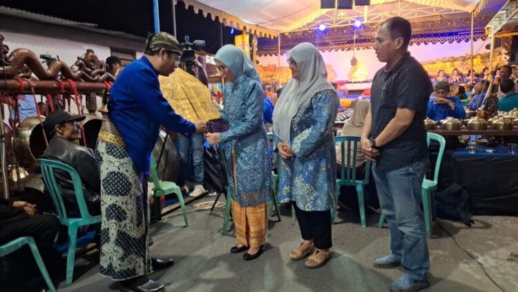 Realisasikan Aspirasi Warga, Anggota DPRD Kota Kediri Dinayana Kristian Gelar Wayang Kulit