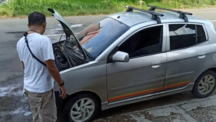 Mobil Terbakar di Ruas Jalan Trenggalek – Pogalan, Diduga Akibat Korsleting Listrik