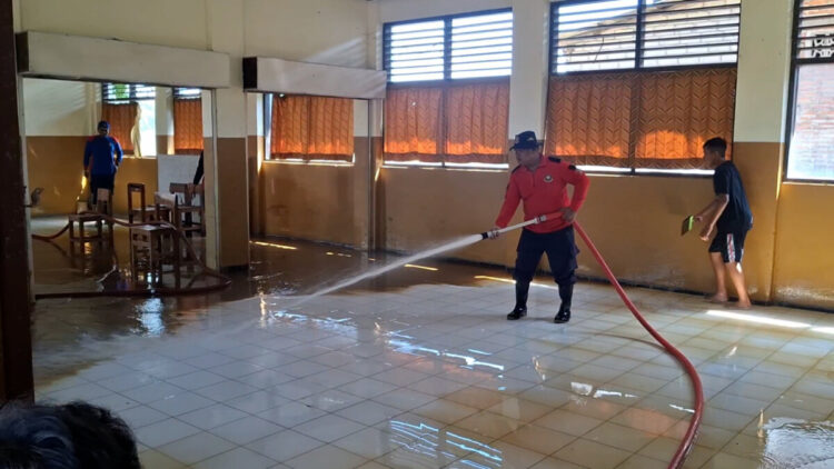 Banjir di Desa Besole Lumpuhkan Aktivitas Sekolah dan Layanan Kesehatan
