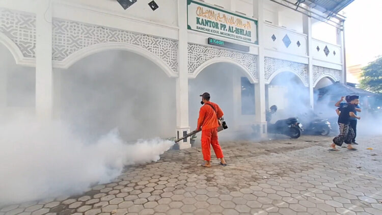 Dinkes Kota Kediri Lakukan Pengasapan Untuk Tekan Populasi Nyamuk