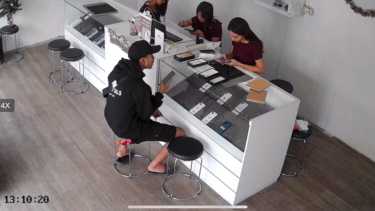Modus Transaksi Virtual, Gerai Iphone Merugi Jutaan Rupiah