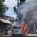 Diduga Konsleting, Sebuah Mobil Minibus Milik Ayah Seorang Youtuber Tulungagung Ludes Terbakar di Jalan
