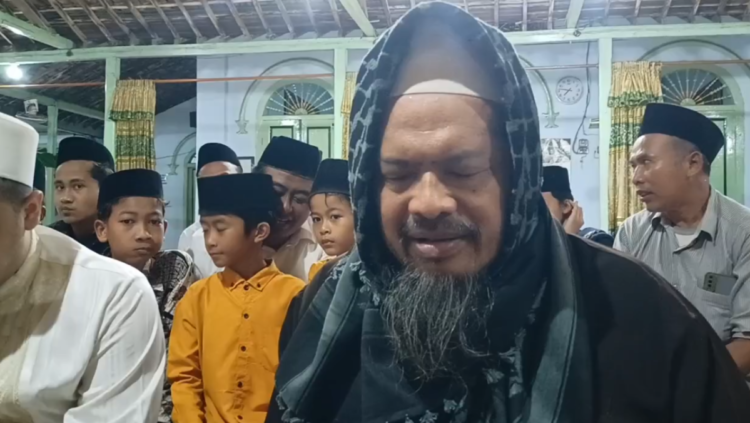Tarawih Kilat Seabad di Blitar, 23 Rakaat Tuntas Kurang dari 10 Menit