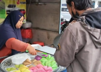 Ramadan Berkah, Kue Apang Bugis Laris Manis di Pare