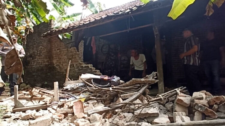 Pacitan Diguncang Gempa M 6,4, Dua Rumah di Suruh Trenggalek Rusak: Warga Ceritakan Detik-Detik Tembok Roboh