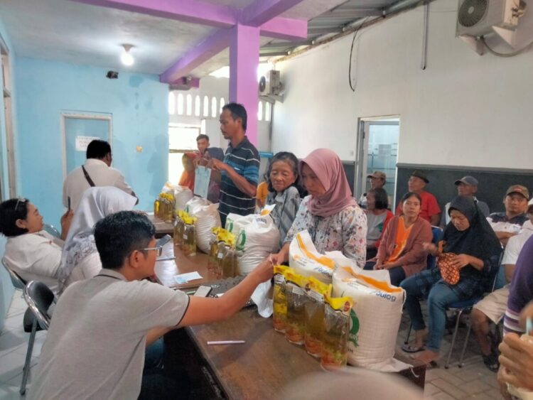 Jelang Lebaran, BULOG Kediri Salurkan Bantuan Pangan Di Kota Kediri