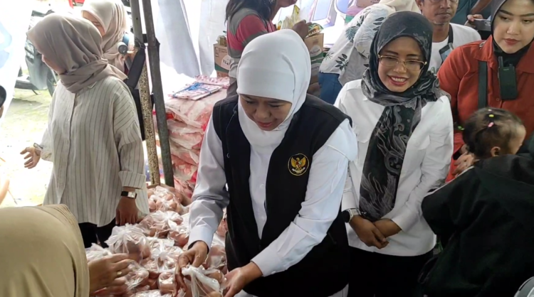 Warga Kediri Geruduk Pasar Murah Yang Digelar Oleh Pemprov Jatim