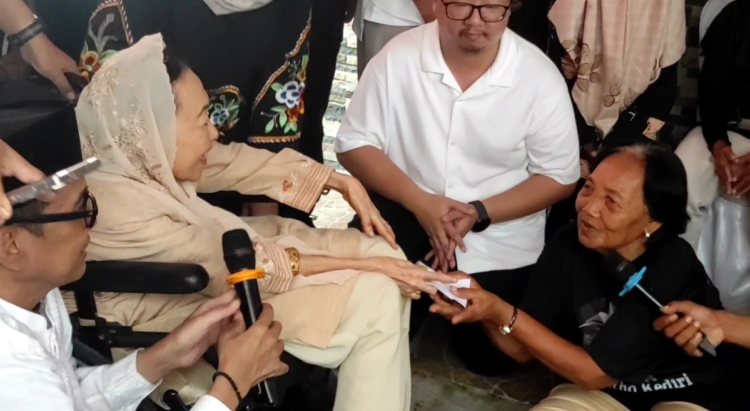 Indahnya Berbagi Dengan Rumah Lansia Di Mojokutho Pare Kediri