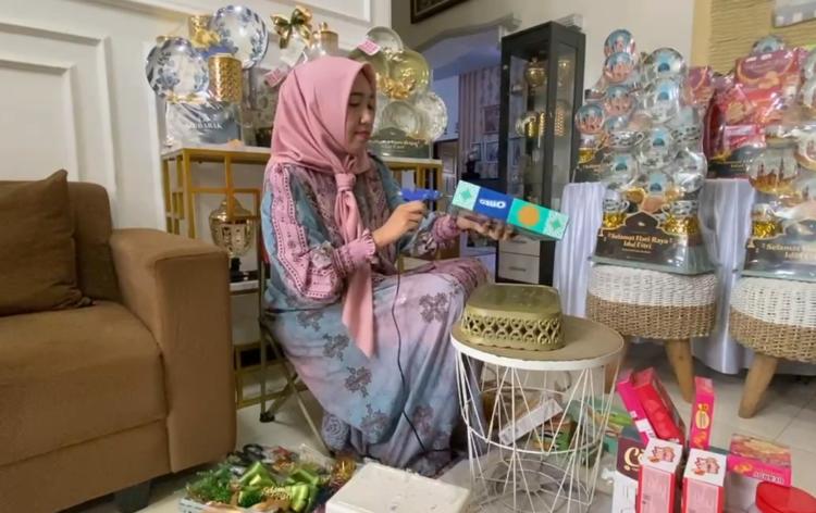 Dari Hobby Mendulang Rejeki, Ibu Rumah Tangga Banjir Pesanan Parcel Lebaran