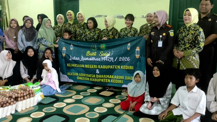 Peduli Masa Depan Generasi Muda, Kejari Kediri Bagikan Sembako di Panti Asuhan