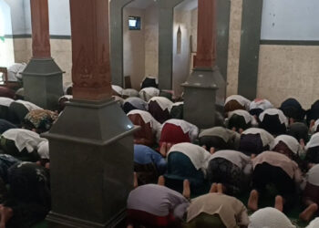 Rayakan Idul Fitri Lebih Awal, Ratusan Jemaah Ponpes Al Khoiriyah Tulungagung Gelar Salat Id dengan Khidmat