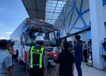 Pastikan Mudik Aman, Satlantas Polres Blitar Kota Cek Fisik Bus hingga Tes Urine Awak Armada