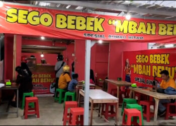 Nikmatnya Sego Bebek Mbah Benu Pare, Jadi Buruan Menu Berbuka dengan Racikan Bumbu Hitam yang Khas