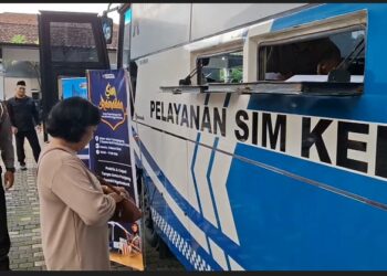 Polres Tulungagung, Layani Perpanjangan SIM Sambil Berbagi Takjil